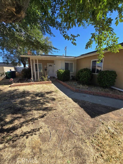 Detail Gallery Image 1 of 11 For 1533 E Avenue Q11, Palmdale,  CA 93550 - 3 Beds | 2 Baths