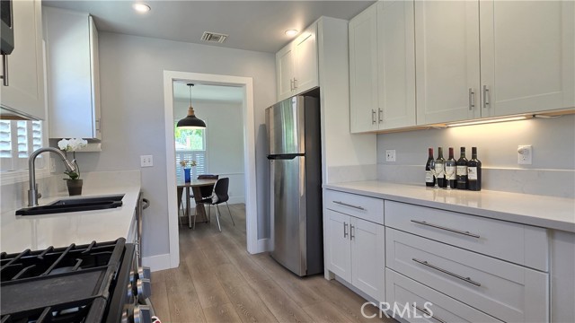 Detail Gallery Image 12 of 36 For 3280 Orlando Rd, Pasadena,  CA 91107 - 3 Beds | 2 Baths