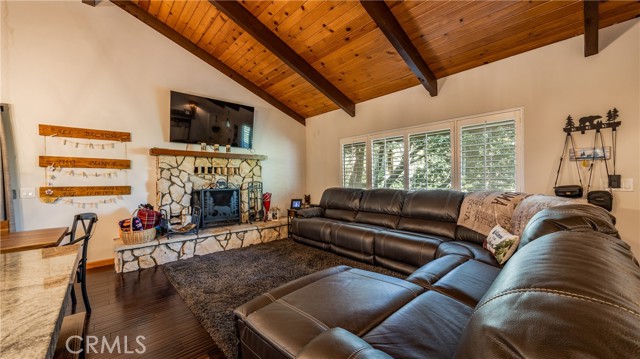 Detail Gallery Image 5 of 40 For 370 Weisshorn Dr, Crestline,  CA 92325 - 2 Beds | 2 Baths