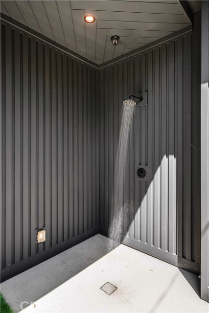 Detail Gallery Image 26 of 48 For 5517 Allott Ave, Sherman Oaks,  CA 91401 - 5 Beds | 6 Baths