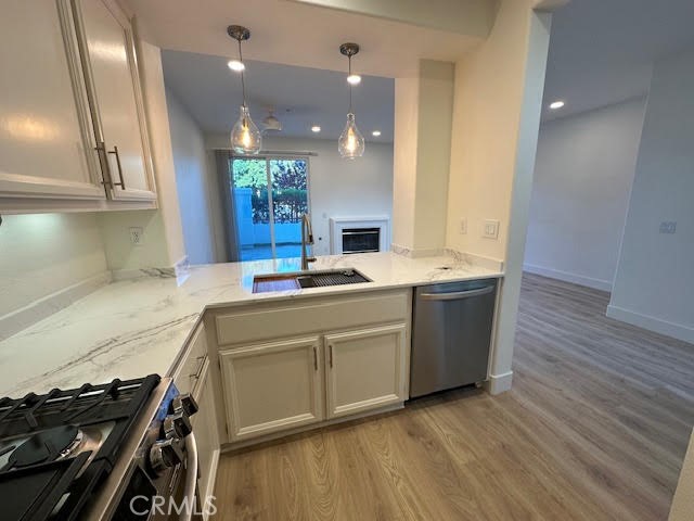 Detail Gallery Image 5 of 22 For 552 Shoal Cir, Redwood City,  CA 94065 - 2 Beds | 2/1 Baths