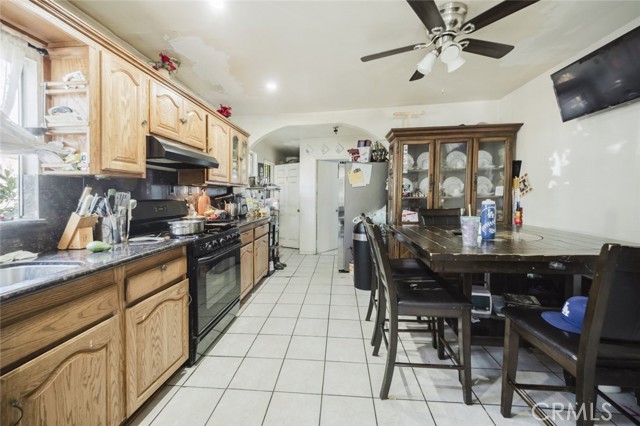 Detail Gallery Image 5 of 25 For 907 5th St, San Fernando,  CA 91340 - 3 Beds | 2 Baths