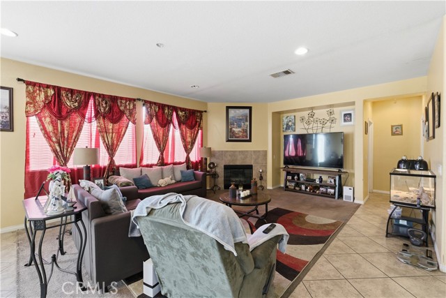 Detail Gallery Image 7 of 43 For 13855 Jackson St, Oak Hills,  CA 92344 - 5 Beds | 3 Baths