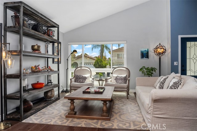 14801 Mayten Avenue, Irvine CA: https://media.crmls.org/medias/83582fd9-3f1e-43aa-b3ff-39369f7ecd5d.jpg
