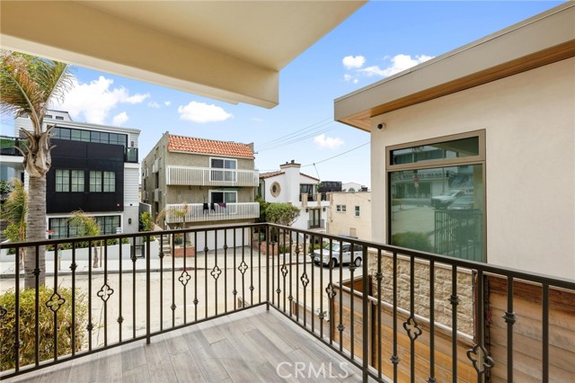 133 33rd Street, Hermosa Beach, California 90254, 4 Bedrooms Bedrooms, ,4 BathroomsBathrooms,Single Family Residence,For Sale,33rd,SB24113188