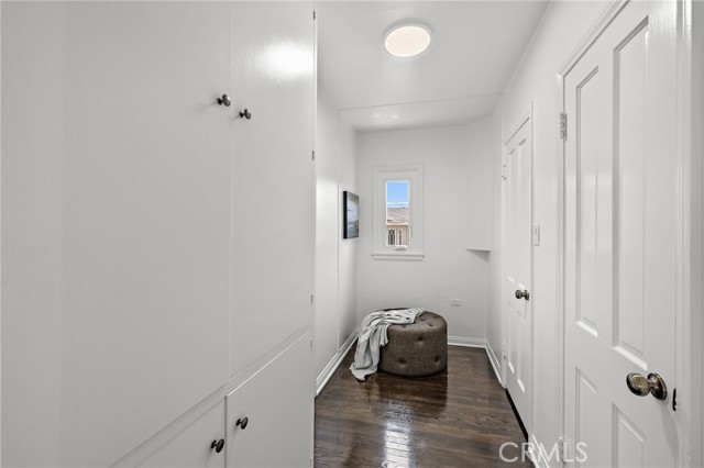 609 N Oakhurst Drive, Beverly Hills CA: https://media.crmls.org/medias/83593fd8-9843-4585-8ddb-78c209b583bf.jpg