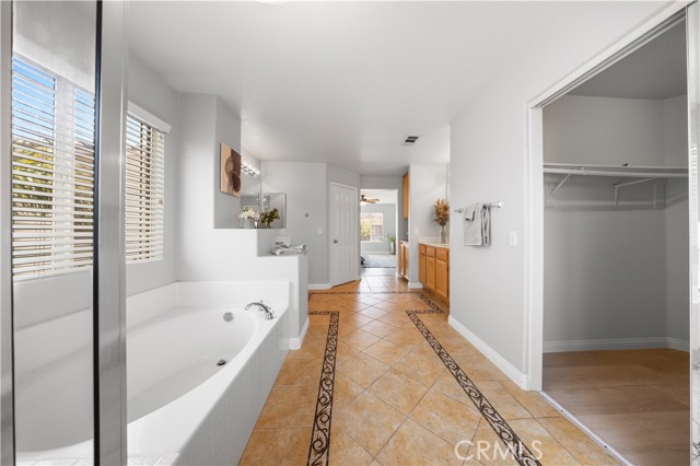 12337 Columbia Lane, Eastvale CA: https://media.crmls.org/medias/835a340a-3a80-4d09-ac31-18f747a2fc04.jpg