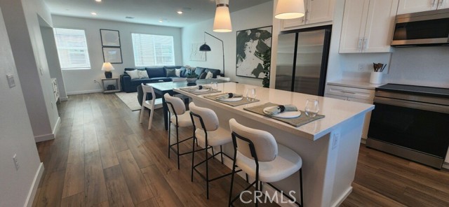 Detail Gallery Image 4 of 15 For 9337 via Azul, Pico Rivera,  CA 90660 - 3 Beds | 2/1 Baths