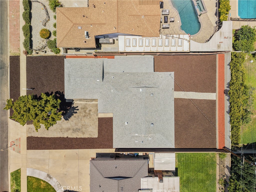 https://media.crmls.org/medias/835a9464-da70-4ff0-9f27-8ca13f4b9325.jpg?preset=X-Large