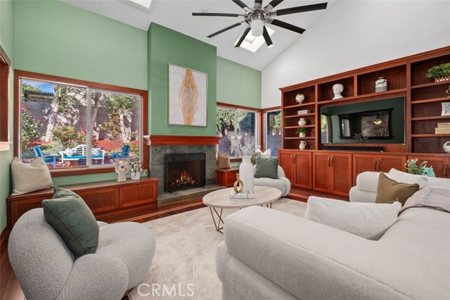 9 Aberdeen st, Irvine CA: https://media.crmls.org/medias/835bef8d-116b-4370-9748-5c72f1163a7d.jpg