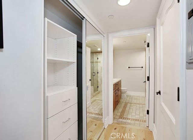 Detail Gallery Image 10 of 19 For 820 S Bedford St #102,  Los Angeles,  CA 90035 - 2 Beds | 2/1 Baths