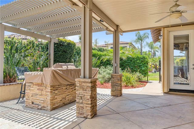 1180 Cleveland Way, Corona CA: https://media.crmls.org/medias/835cddbc-23a1-4a39-841a-7640651dd26c.jpg