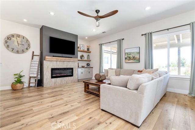 1613 Via Flora, Paso Robles CA: https://media.crmls.org/medias/835de73a-b979-4def-836a-4d2a339129cb.jpg