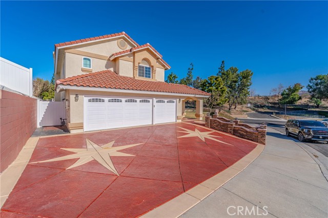 Detail Gallery Image 4 of 38 For 429 Somerset Cir, Corona,  CA 92879 - 4 Beds | 3 Baths