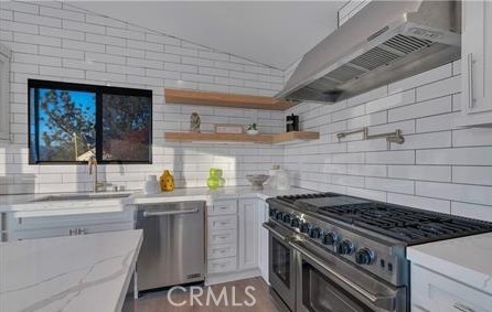 3728 Berry Drive, Studio City CA: https://media.crmls.org/medias/835e6c70-36b2-4e4b-ba4f-838d5d3541f3.jpg