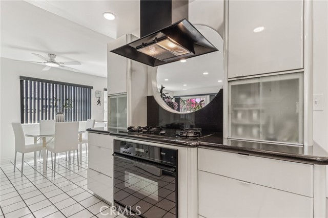 Detail Gallery Image 14 of 42 For 12131 Woodley Ave, Granada Hills,  CA 91344 - 4 Beds | 2/1 Baths
