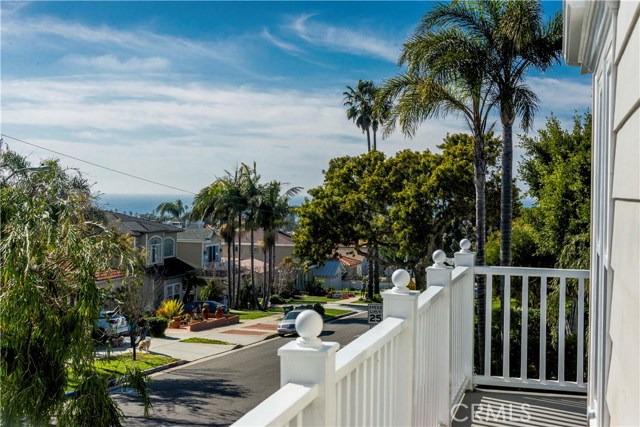 1028 Ynez Avenue, Redondo Beach, California 90277, 4 Bedrooms Bedrooms, ,2 BathroomsBathrooms,Residential,Sold,Ynez,SB17031296