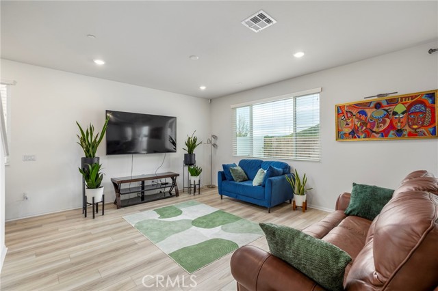 Detail Gallery Image 4 of 32 For 31859 Woodbank Way, Winchester,  CA 92596 - 5 Beds | 3 Baths