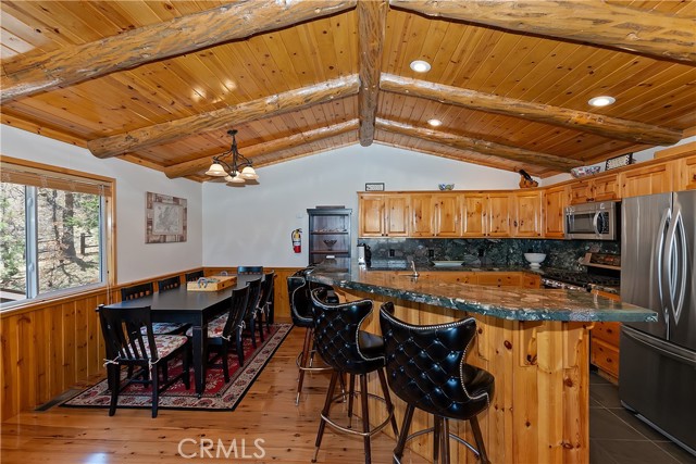 Detail Gallery Image 21 of 50 For 1362 Balsam Dr, Big Bear Lake,  CA 92315 - 4 Beds | 3 Baths