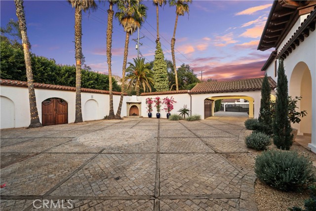 2347 E Valley Road, Montecito CA: https://media.crmls.org/medias/83621be9-9d1e-4ce4-aa94-ae5f28661f79.jpg