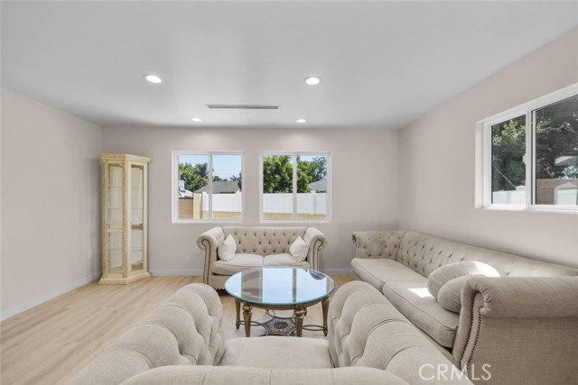 8049 Lullaby Lane, Panorama City CA: https://media.crmls.org/medias/83629c1d-b1fc-4d9e-bdf7-195ccd3d2a45.jpg