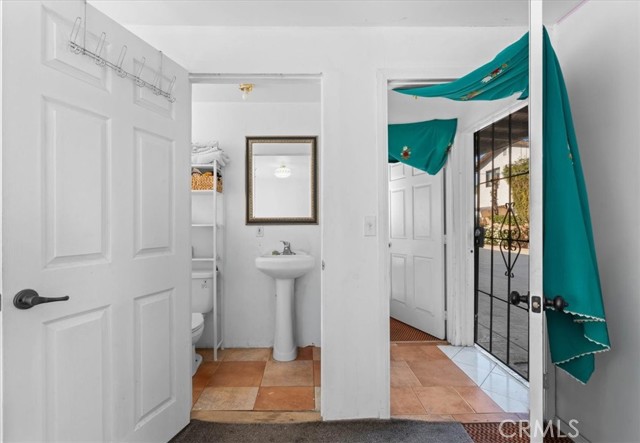 Detail Gallery Image 26 of 37 For 6902 Quakertown Ave, Winnetka,  CA 91306 - 5 Beds | 3 Baths