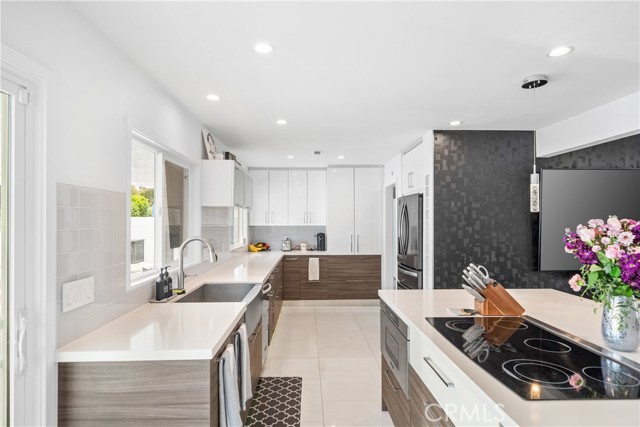 Detail Gallery Image 15 of 61 For 20191 Imperial Cove Ln, Huntington Beach,  CA 92646 - 3 Beds | 3 Baths
