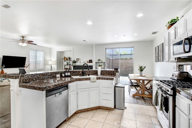 11376 Riverpass Court, Riverside CA: https://media.crmls.org/medias/83641760-5c84-4e9e-9fff-c71208352bb6.jpg