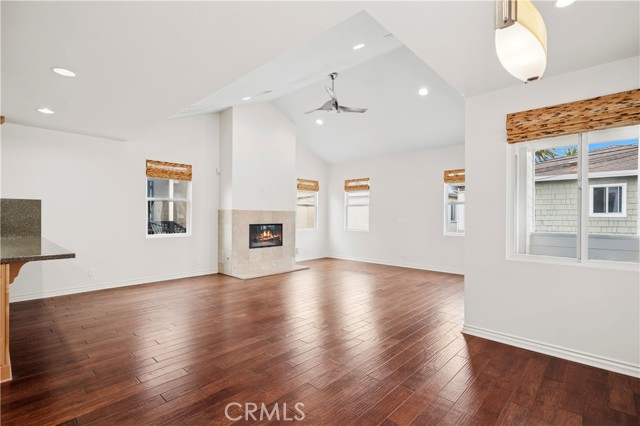 314 1/2 Larkspur Avenue, Corona del Mar CA: https://media.crmls.org/medias/836542e4-e881-4602-88b0-39684bbaeed9.jpg