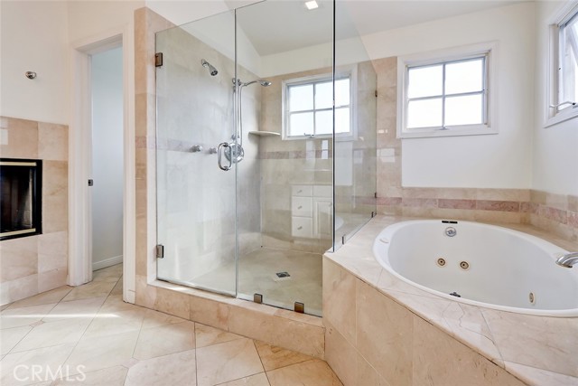576 27th Street, Manhattan Beach CA: https://media.crmls.org/medias/83669a5e-0ae1-42b5-b065-900dd9a1aec4.jpg