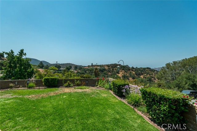 Detail Gallery Image 3 of 38 For 2251 El Arbolita Dr, Glendale,  CA 91208 - 2 Beds | 2 Baths