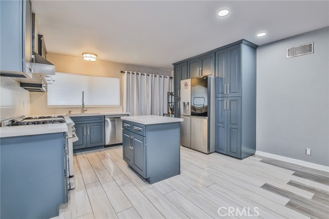 Detail Gallery Image 5 of 36 For 5018 Elderhall Ave, Lakewood,  CA 90712 - 4 Beds | 2 Baths