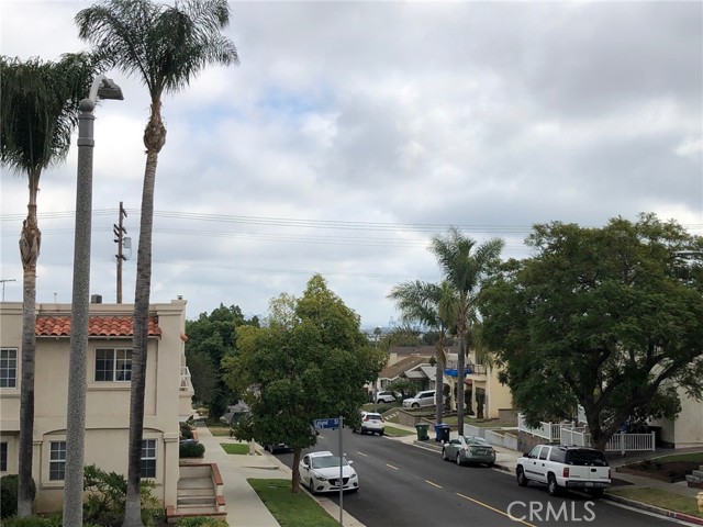 1110 W 10th Street, San Pedro CA: https://media.crmls.org/medias/8367cfdb-1bcb-43c1-9c44-c1df40d9c73a.jpg