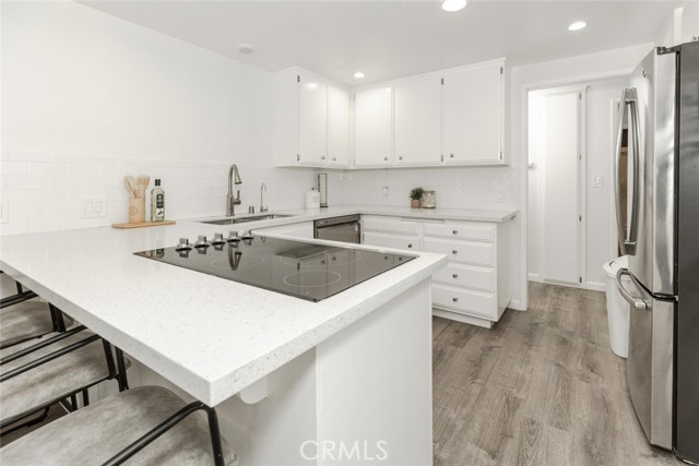 2101 El Arbolita Drive, Glendale CA: https://media.crmls.org/medias/8368037f-3c5a-446e-a117-442b74bd0d93.jpg