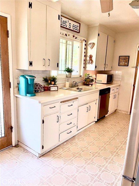 Detail Gallery Image 8 of 19 For 1640 Celeste Ct, Merced,  CA 95341 - 3 Beds | 2 Baths