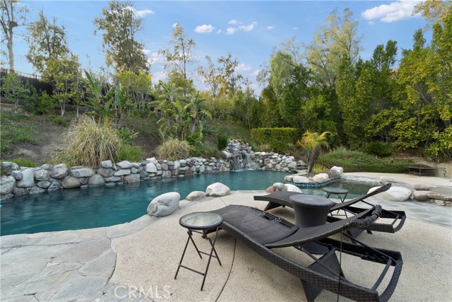 6011 Paseo La Vista, Woodland Hills CA: https://media.crmls.org/medias/83682b19-994f-4f7d-b6dc-04b8636a4307.jpg