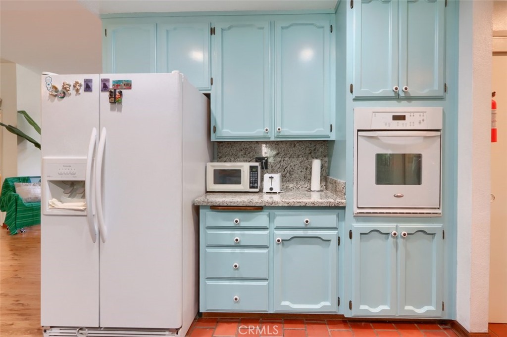 https://media.crmls.org/medias/83689aee-f391-4a60-b565-2ca34cace897.jpg?preset=X-Large