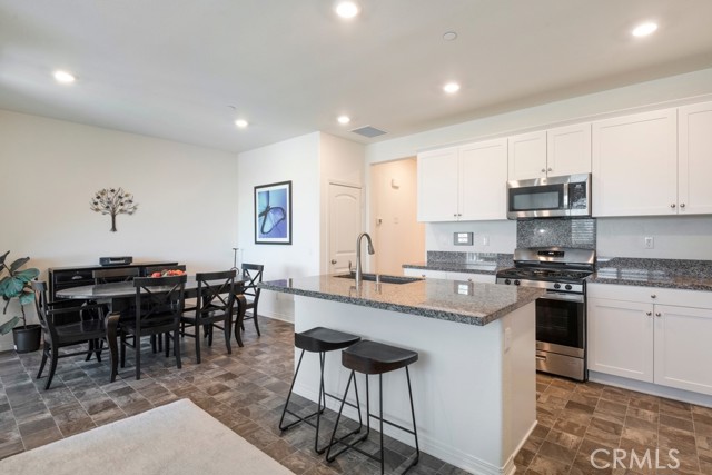 16540 Wyndham Lane, Fontana CA: https://media.crmls.org/medias/836a3501-ef62-4eb1-8833-6993e3a5456a.jpg