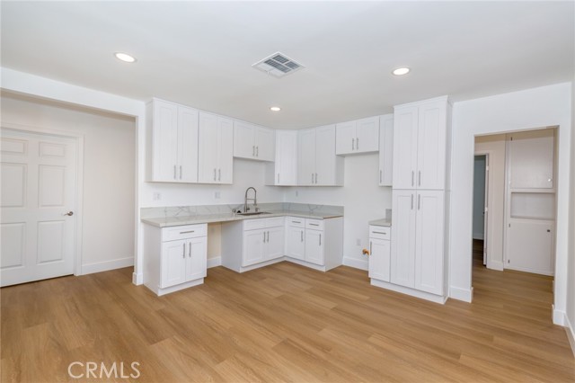 Detail Gallery Image 11 of 31 For 22016 Schoolcraft St, Canoga Park,  CA 91303 - 3 Beds | 2 Baths
