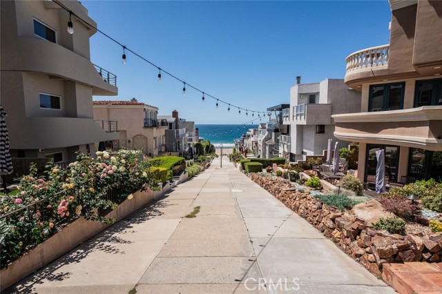 221 17th, Manhattan Beach, California 90266, 5 Bedrooms Bedrooms, ,6 BathroomsBathrooms,Residential,For Sale,17th,SR26091960