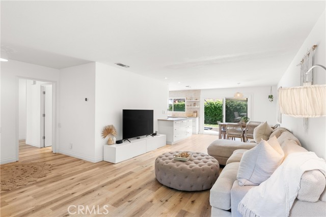 22352 Torino, Laguna Hills CA: https://media.crmls.org/medias/836aa720-9015-4816-9b06-a1790b4419c4.jpg