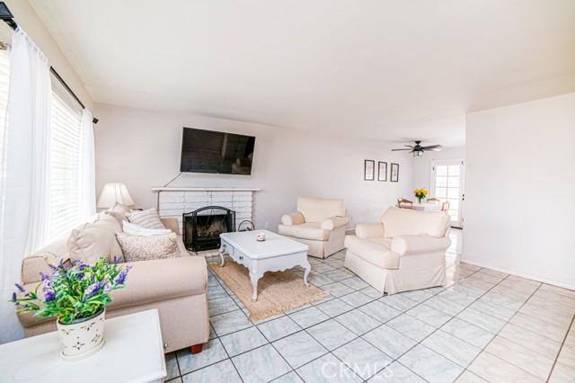 Detail Gallery Image 3 of 18 For 25176 Silent Creek Rd, Moreno Valley,  CA 92553 - 3 Beds | 2 Baths