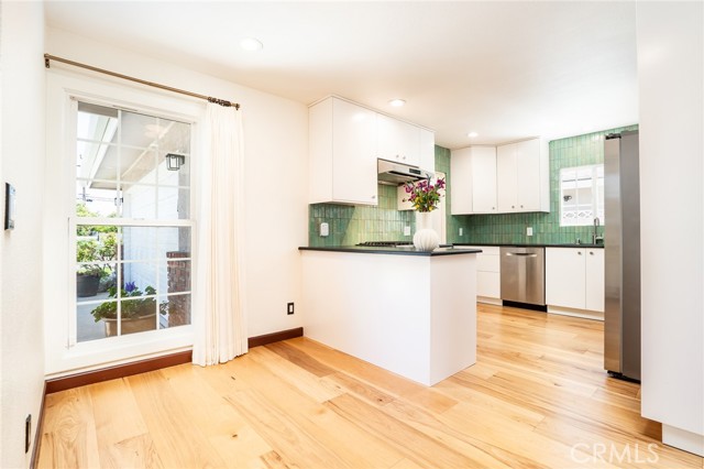 5272 Caliente Drive, Huntington Beach CA: https://media.crmls.org/medias/836b2f67-a281-4d9b-87cc-49e94098b2b0.jpg