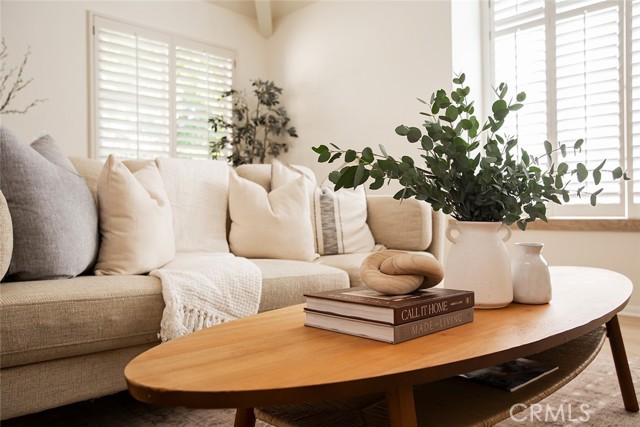 Detail Gallery Image 8 of 28 For 1559 Meadow Cir, Carpinteria,  CA 93013 - 3 Beds | 3 Baths