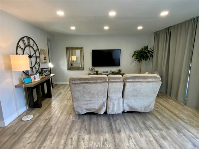 Detail Gallery Image 8 of 21 For 17091 B Ln, Huntington Beach,  CA 92647 - 3 Beds | 2 Baths