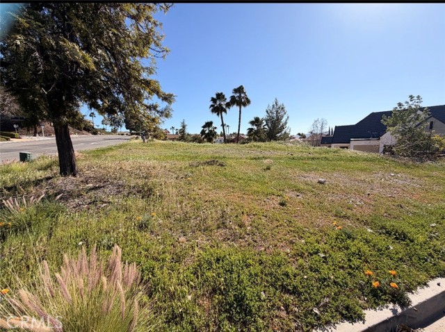 Detail Gallery Image 2 of 22 For 22851 Klamath Ct, Canyon Lake,  CA 92587 - – Beds | – Baths