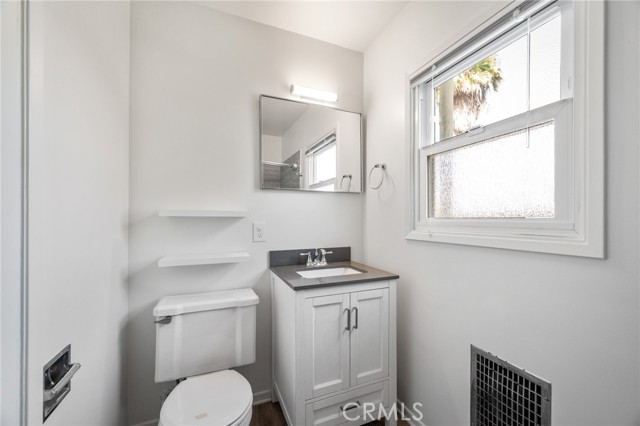 Detail Gallery Image 8 of 19 For 1320 23rd, Street, Manhattan Beach,  CA 90266 - 3 Beds | 2 Baths