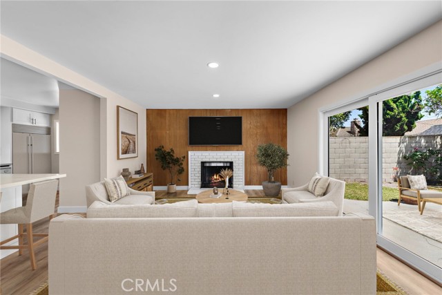 5852 Raphael Drive, Huntington Beach CA: https://media.crmls.org/medias/836d8472-0c68-4588-b070-19866cfe2252.jpg