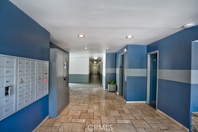 Detail Gallery Image 4 of 32 For 1940 N Highland Ave #10,  Los Angeles,  CA 90068 - 2 Beds | 2 Baths