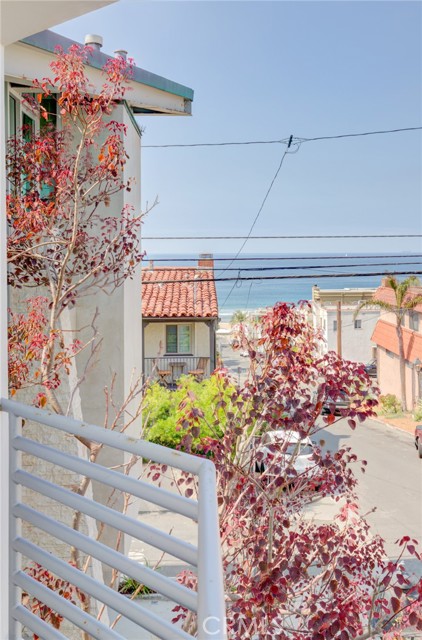 320 23rd Street, Manhattan Beach, California 90266, 3 Bedrooms Bedrooms, ,Residential,Sold,23rd,SB21207459